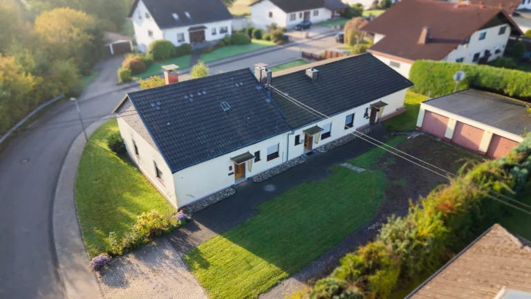 Gepflegtes 3-Parteienhaus im Bungalowstil in zentraler Wohnlage von Puderbach zu verkaufen!
