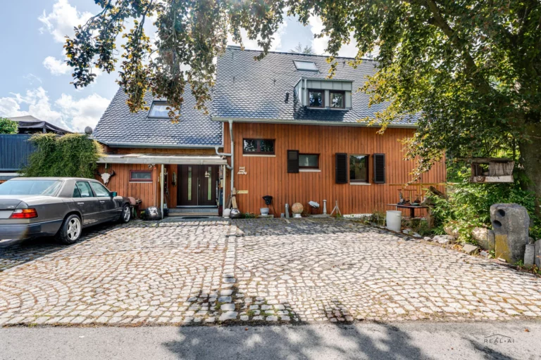 Wohnen mit Weitblick ins Grüne auf einem ca. 8.400 m² großen Grundstück