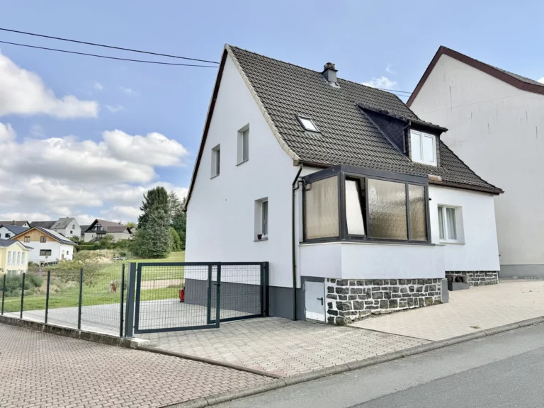 Ruhige Lage! Modernisiertes Einfamilienhaus mit Garten – Ideal für Kleinfamilien!