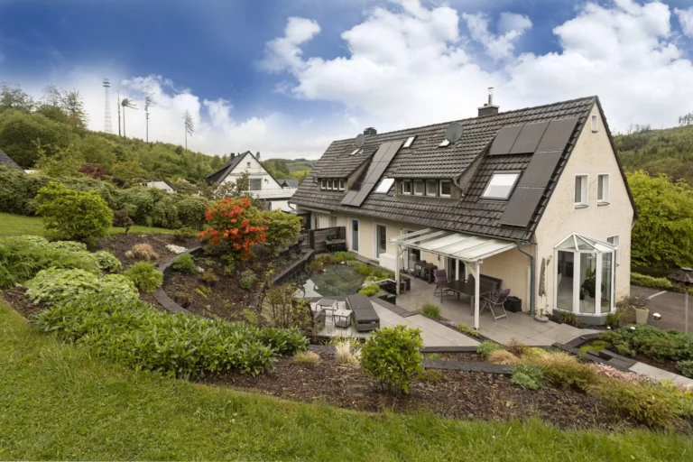Stilvolle Wohlfühloase mit sep. Appartementhaus (ca. 35 qm) und Traumgarten