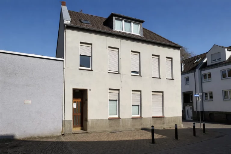 Attraktives Wohn- und Geschäftshaus mit Garage und Stellplatz als Anlageoption