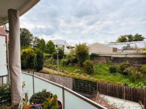 Gut geschnittene Wohnung im Zentrum mit Fahrstuhl, Balkon und Tiefgaragenstellplatz.