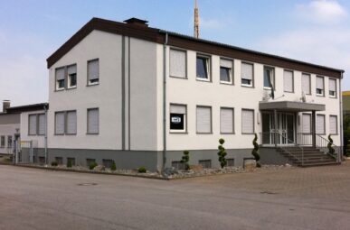 Preisgünstige Büroetage mit optimaler Verkehrsanbindung zu vermieten.
