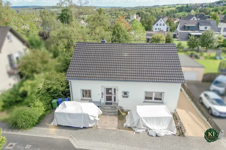 Einfamilienhaus mit Zusatzfläche, vorbereitetem Dachgeschoss & beheizter Garage *provisionsfrei*