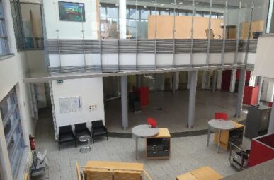 MODERNE BÜRO-/ VERKAUFSFLÄCHE IN KREFELD ZU VERMIETEN