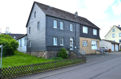 Sehr gepflegtes Wohnhaus mit Garten und Fernblick in Ortsrandlage – nahe Daaden!
