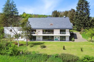 Großes Landhaus Villa in fast Alleinlage auf über 8.000 Quadratmetern  Ortsrand herrliche Fernsicht