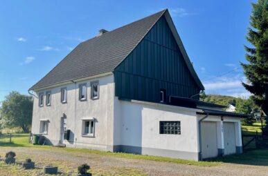 Renoviertes, geräumiges Bauernhaus mit großem Grundstück!