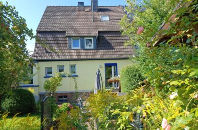 Charakteristische Doppelhaushälfte mit tollem Garten – nahe Stadtzentrum!