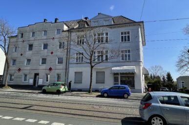Gepflegtes, vollvermietetes Mehrfamilienhaus mit 3 Wohn-/ 1 Gewerbeeinheit in zentraler Lage