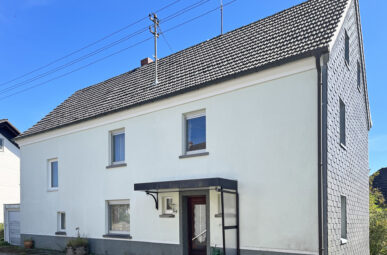 **PREISREDUZIERUNG**
Freistehendes Einfamilienhaus für den handwerklichen Hausherren – nahe Hamm (Sieg)!