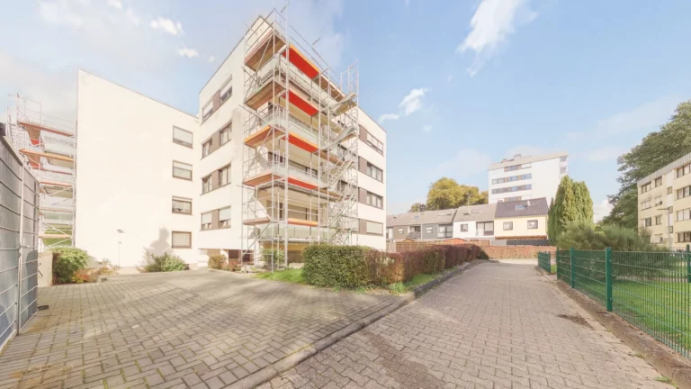Stilvolles Wohnen im Hochparterre – Raumwunder mit überdachter Loggia in zentraler Lage von Wegberg