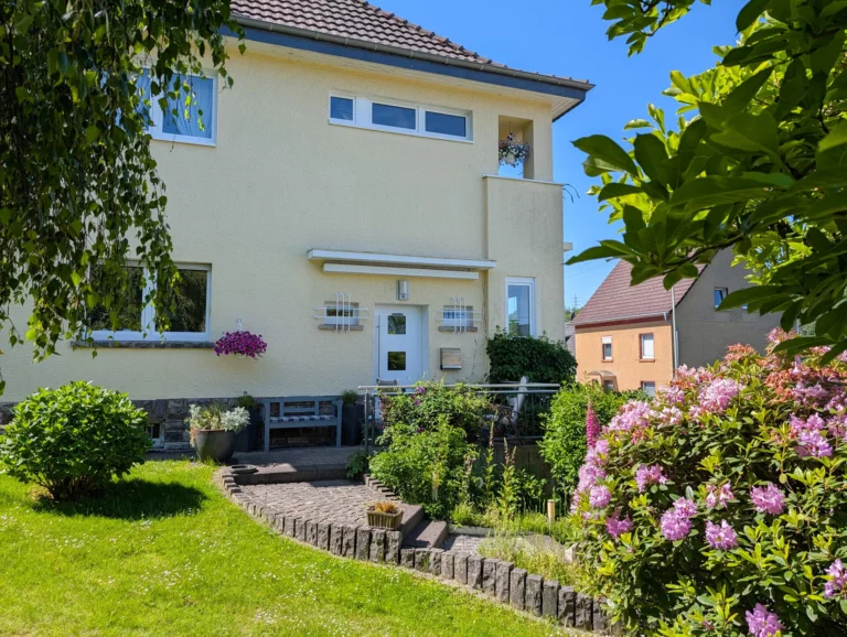 Saniertes Haus für die ganze Familie mit sonniger Loggia und traumhaften Garten im Süden von Eitorf