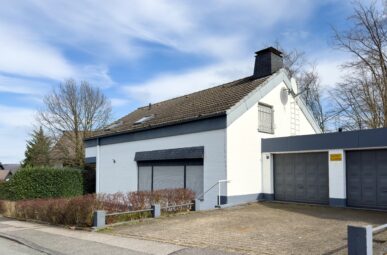 Alles andere als 0-8-15: Freistehendes Architektenhaus in Schwelm