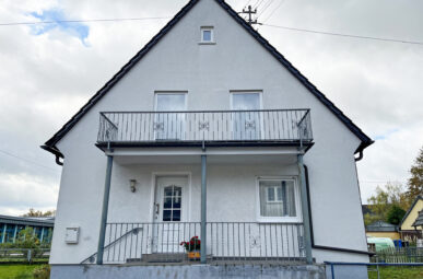 Renovierungsbedürftige Doppelhaushälfte mit Garage auf einem Erbpachtgrundstück in Hamm/Sieg!