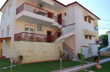 Schicke Maisonettewohnung in Strandnähe von Skala Fourkas!