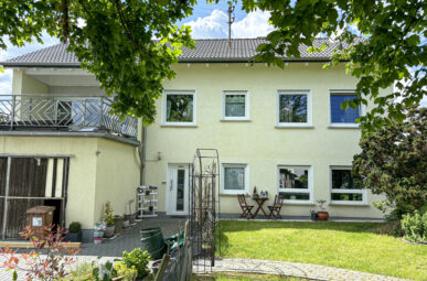 Umfangreich saniertes Einfamilienhaus mit Einliegerwohnung in zentraler Lage!