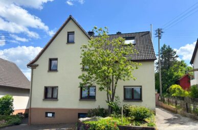 **RESERVIERT**
Gepflegtes Ein-/Zweifamilienhaus mit viel Platz in zentrumsnaher Wohnlage von Wissen!