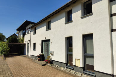 Moderne Doppelhaushälfte mit Carport und Dachterrasse mit herrlichen Ausblick!