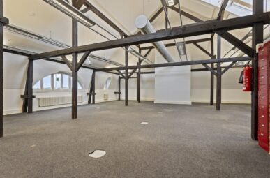HISTORISCH BEDEUTEND, MODERN AUSGESTATTET: 212 m² BÜROFLÄCHE ZU MIETEN