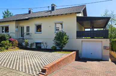 Modernisiertes Mehrgenerationenhaus als Kapitalanlage in ruhiger Lage von Eitorf!