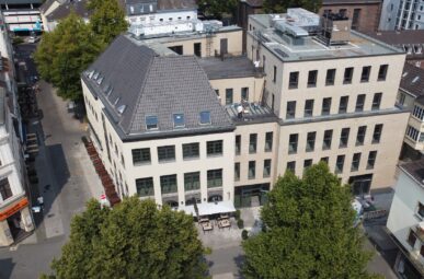 ARBEITEN MIT BLICK AUF KREFELD. NEUBAU. 273m²