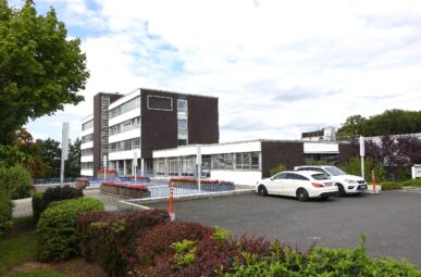 Provisionsfrei! Modern ausgestattete und bezugsfertig renovierte Büroetage in zentraler Lage