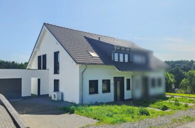 ***PREISREDUZIERUNG***Moderne Doppelhaushälfte mit Garten in ruhiger Lage von Windeck! Neubau mit viel Potential!