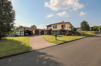 Reichlich Platz für Ihre Ideen: 307 m² Wohn- und Nutzfläche!