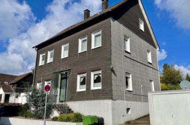 Geräumiges Ein- bzw. Zweifamilienhaus mit schönem Garten!