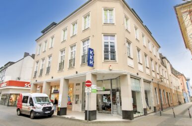 MODERNISIERT UND RENDITESTARK. BEGEHRTE KAPITALANLAGE IN KREFELD 8 Gewerbe- und 3 Wohneinheiten