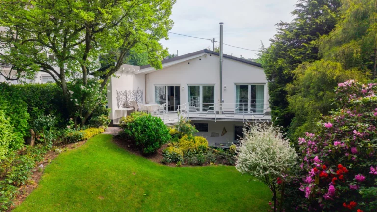 *RESERVIERT* Großzügiges Einfamilienhaus mit Einliegerwohnung und parkähnlichem Garten in Kirchen