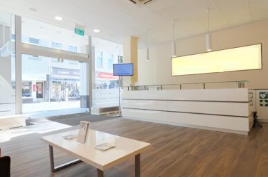 KREFELD MITTE: LADENLOKAL MIT FLEXIBLER AUFTEILUNG ZU MIETEN!