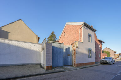 Einfamilienhaus mit 82m² Wfl. & sanierungsbedürftiges Wohnhaus im Doppelpack auf 1.216m² Grundstück