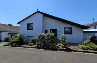 Einfamilien-Split-Level-Haus in Stieldorf mit Einbauküche – WG-geeignet