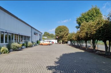 Geldern: Vermietete Gewerbehalle mit hochwertigem Einfamilienhaus
