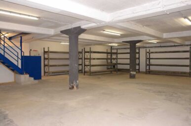 Handwerker aufgepasst! Lager auf zwei Ebenen inkl. Lastenaufzug und Büro in Ratingen!