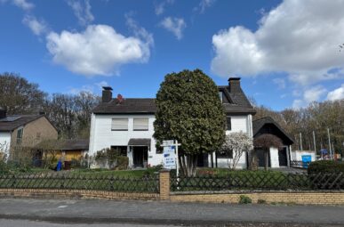 Zwei Doppelhaushälften im Paket  Großes Grundstück, viele Möglichkeiten in MG-Genhülsen