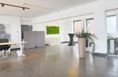 MODERNES BÜRO MIT FLEXIBLER AUFTEILUNG AUF 194 M² ZU MIETEN