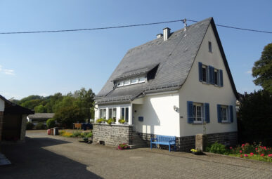 Charmantes, umfassend modernisiertes Einfamilienhaus mit Wohlfühlcharakter