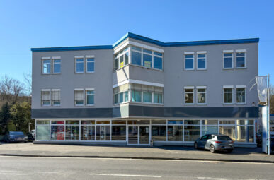 Attraktive & flexibel nutzbare Bürofläche im 2. OG, mit Aufzug in guter Lage. 
Auch teilbar für 2 Mietparteien nutzbar!