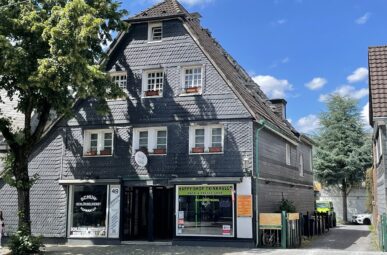 Voll vermietetes Wohn- und Geschäftshaus mit 10 Stellplätzen im Stadtzentrum von Haan!