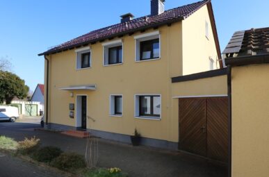 Holzwickede: Schönes 1-2 Familienwohnhaus