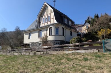 Charakteristisches Einfamilienhaus mit Sauna, großem Garten und einem tollen Naturblick!