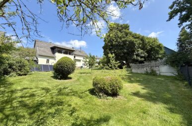 Charmantes, ehem. Fachwerkhaus in Randlage mit weitläufigem Garten & Fernblick!