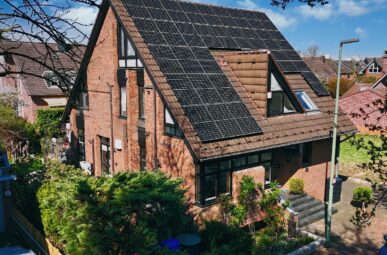 Wohnen 2.0 – So wohnt man heute! Freistehendes luxuriöses EFH in bester Lage von Neuss – Furth