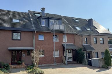 Gepflegtes Dreifamilienhaus in ruhiger Wohnlage – Nähe Fühlinger See!