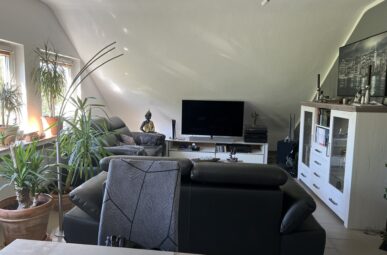 Moderne Dachgeschosswohnung in ruhiger Lage