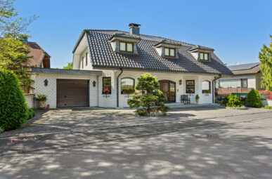 Exklusives Einfamilienhaus mit traumhaftem Gartenparadies in Lohmar