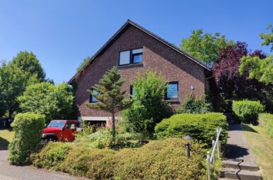 Verklinkertes Einfamilienhaus mit Garage und angrenzendem optionalen Bauplatz!